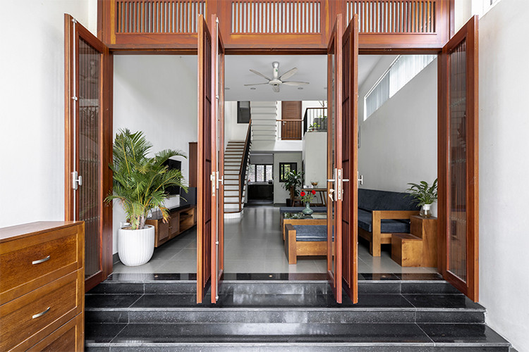 Xay tren dat meo, nha ong van ngap tran anh sang va cay xanh-Hinh-3