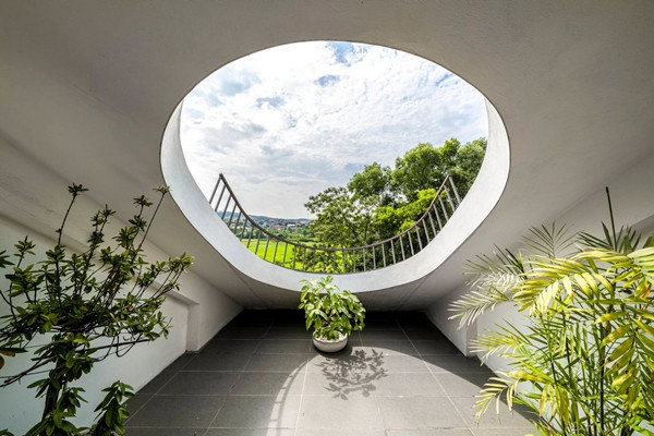 Xay tren dat meo, nha ong van ngap tran anh sang va cay xanh-Hinh-8