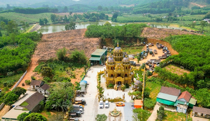 Vuon bonsai “khung” trong lau dai 100 ty cua dai gia xu Nghe-Hinh-2