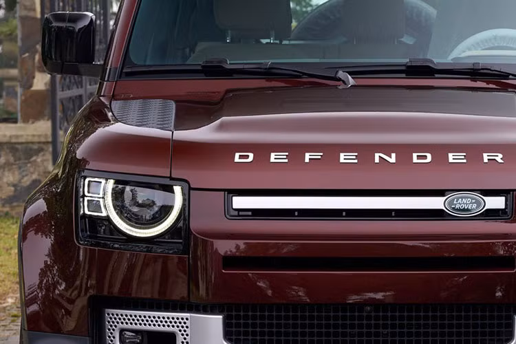 Cận cảnh Land Rover Defender 130 tại Việt Nam, cao nhất hơn 7,9 tỷ - Hình 4 Can canh Land Rover Defender 130 tai Viet Nam, cao nhat hon 7,9 ty-Hinh-4