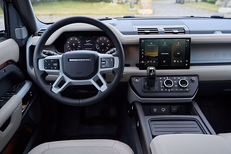 Cận cảnh Land Rover Defender 130 tại Việt Nam, cao nhất hơn 7,9 tỷ - Hình 7 Can canh Land Rover Defender 130 tai Viet Nam, cao nhat hon 7,9 ty-Hinh-7