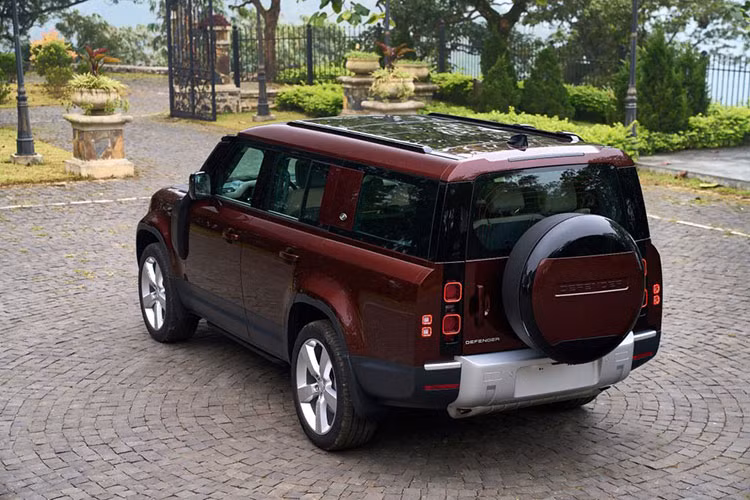 Cận cảnh Land Rover Defender 130 tại Việt Nam, cao nhất hơn 7,9 tỷ - Hình 3 Can canh Land Rover Defender 130 tai Viet Nam, cao nhat hon 7,9 ty-Hinh-3