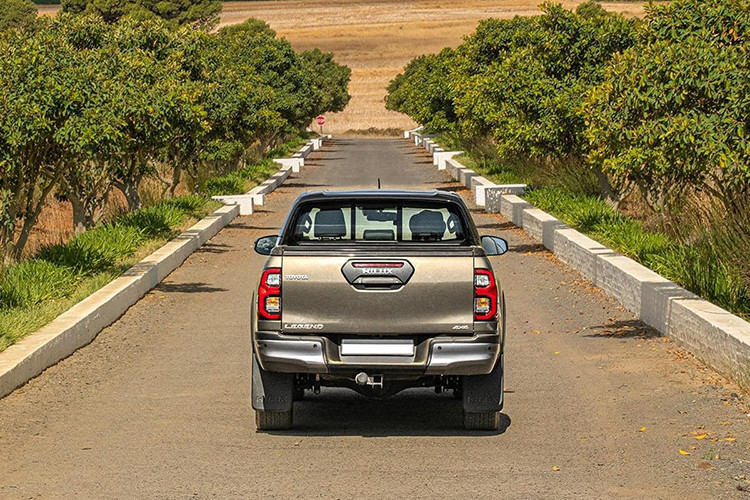 Cận cảnh Toyota Hilux 2024 từ 668 triệu đồng vừa ra mắt Việt Nam - Hình 10 Can canh Toyota Hilux 2024 tu 668 trieu dong vua ra mat Viet Nam-Hinh-10