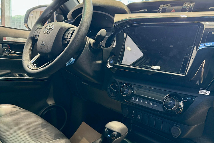 Cận cảnh Toyota Hilux 2024 từ 668 triệu đồng vừa ra mắt Việt Nam - Hình 7 Can canh Toyota Hilux 2024 tu 668 trieu dong vua ra mat Viet Nam-Hinh-7