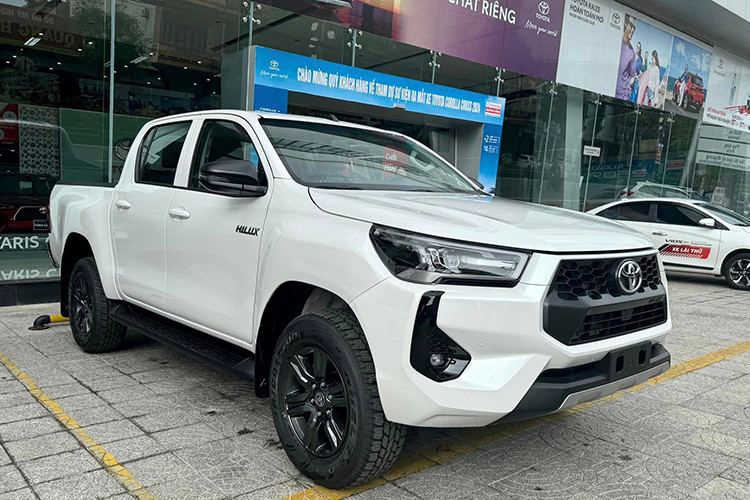 Cận cảnh Toyota Hilux 2024 từ 668 triệu đồng vừa ra mắt Việt Nam Can canh Toyota Hilux 2024 tu 668 trieu dong vua ra mat Viet Nam