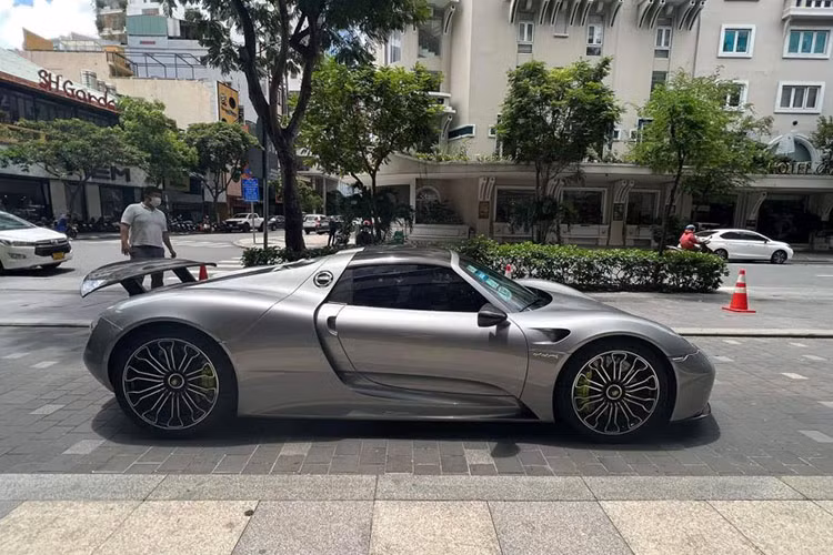 Porsche 918 Spyder sieu hiem ra pho choi Tet sau 2 nam “o an”-Hinh-2