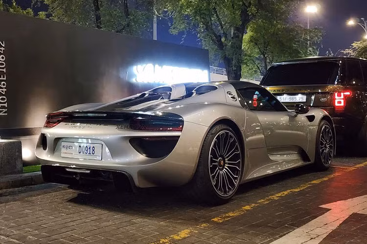 Porsche 918 Spyder sieu hiem ra pho choi Tet sau 2 nam “o an”-Hinh-6