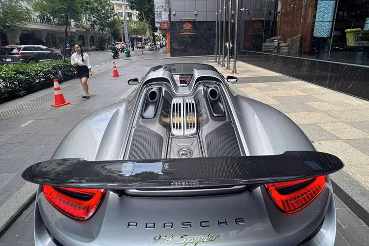 Porsche 918 Spyder sieu hiem ra pho choi Tet sau 2 nam “o an”-Hinh-3
