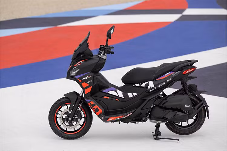 Aprilia SR GT 200 moi tu 106 trieu dong, thach thuc Honda ADV-Hinh-2