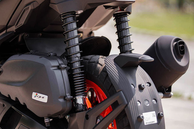 Aprilia SR GT 200 moi tu 106 trieu dong, thach thuc Honda ADV-Hinh-7