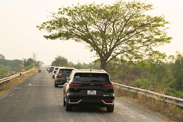 Trai nghiem Ford Territory - kham pha mien Tay, tiep noi di san-Hinh-2