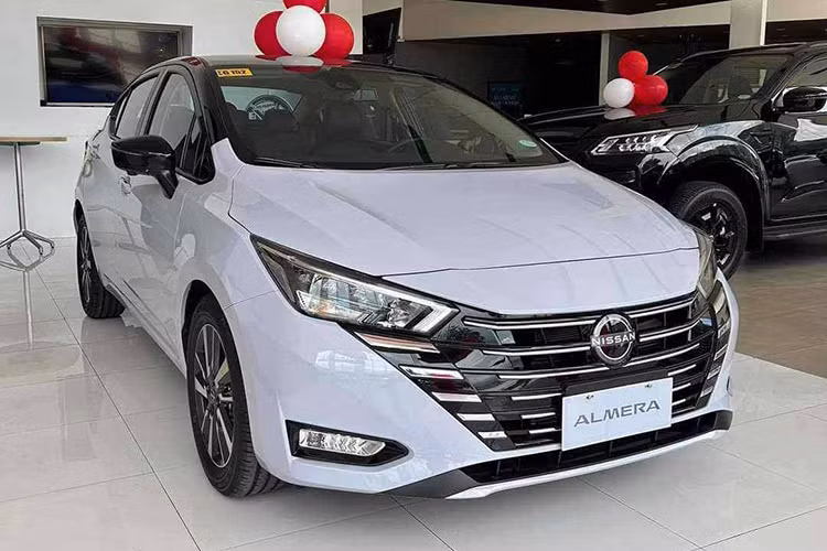 Nissan Almera moi ra mat Viet Nam dang giam hang chuc trieu dong