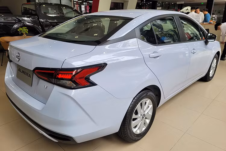 Nissan Almera moi ra mat Viet Nam dang giam hang chuc trieu dong-Hinh-2