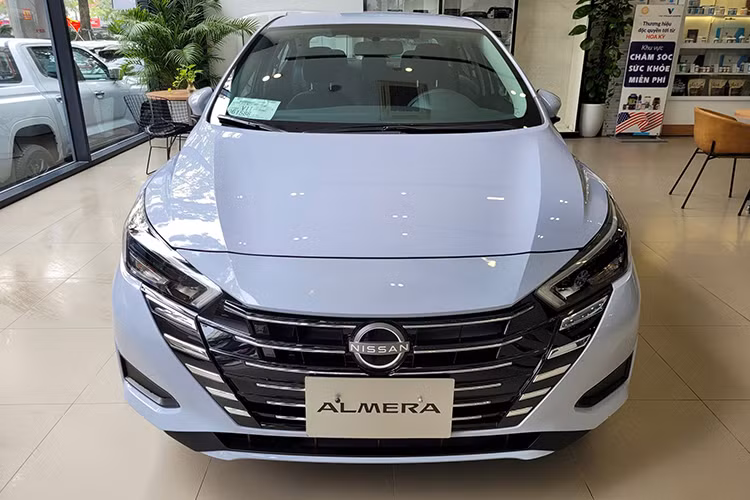 Nissan Almera moi ra mat Viet Nam dang giam hang chuc trieu dong-Hinh-3