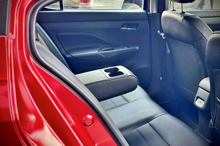 Nissan Almera moi ra mat Viet Nam dang giam hang chuc trieu dong-Hinh-9