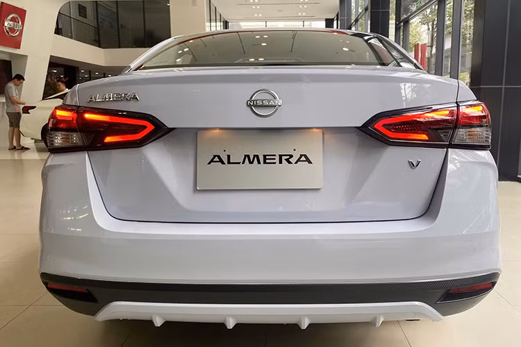 Nissan Almera moi ra mat Viet Nam dang giam hang chuc trieu dong-Hinh-4