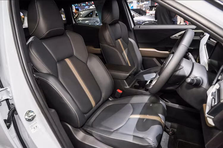 Mitsubishi Xforce HEV tu 683 trieu, 