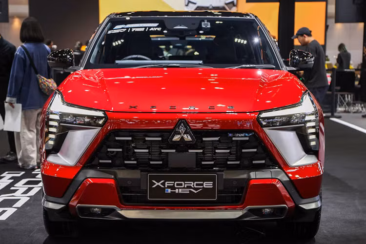 Mitsubishi Xforce HEV tu 683 trieu, 