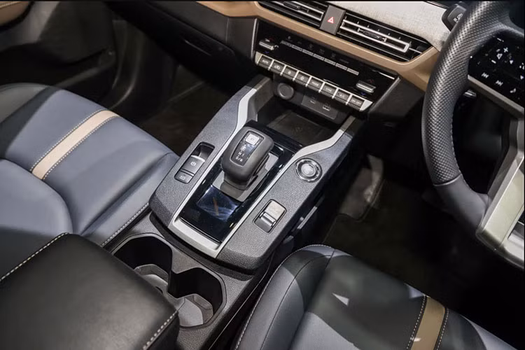 Mitsubishi Xforce HEV tu 683 trieu, 