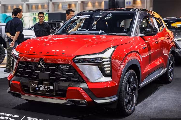 Mitsubishi Xforce HEV tu 683 trieu, 