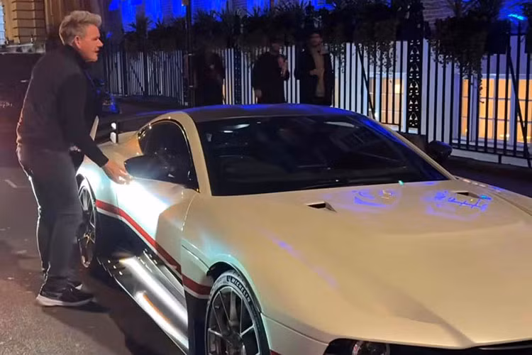 Gordon Ramsay tau sieu xe Aston Martin Valiant gia 77 ty dong-Hinh-8