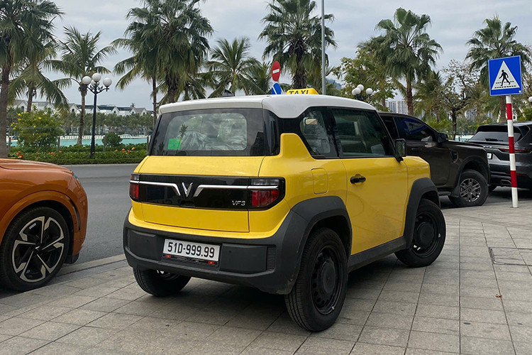 VinFast VF3 quốc dân biển "ngũ quý 9" hơn 4 tỷ gắn mào Taxi - Hình 3 VinFast VF3 quoc dan bien