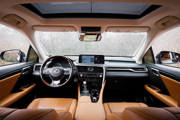 Lexus RX350 2022 len san oto cu, chu xe lo nhe 1 ty dong-Hinh-4