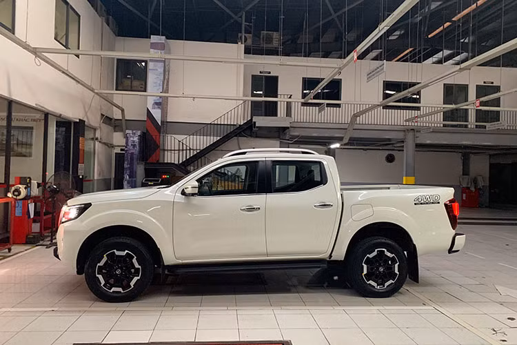 Nissan Navara giảm tới 80 triệu đồng "đua" doanh số Ford Ranger - Hình 2 Nissan Navara giam toi 80 trieu dong