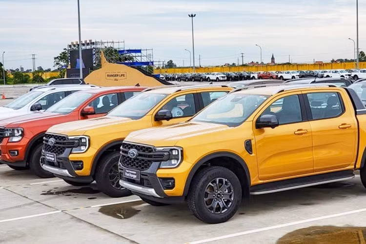 Loạt ôtô Ford tại Việt Nam giảm giá, cao nhất nhất gần 110 triệu - Hình 2 Loat oto Ford tai Viet Nam giam gia, cao nhat nhat gan 110 trieu-Hinh-2