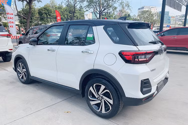 Toyota Raize tai Viet Nam chinh thuc tang gia them 16 trieu dong-Hinh-3