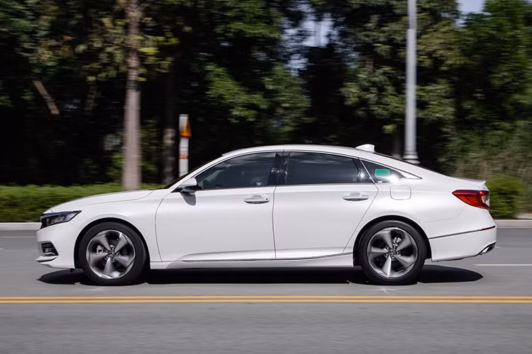 Gia xe Honda Accord cham day voi muc giam ky luc 220 trieu dong-Hinh-9