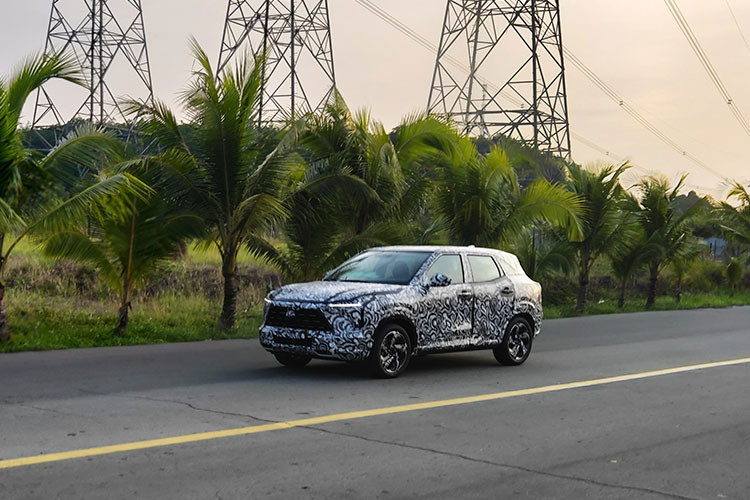 Mitsubishi XFC ban thuong mai bi 