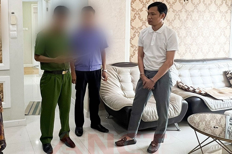 Bat Giam doc VOV Car lua ban Rolls-Royce Phantom VIII gia 25 ty