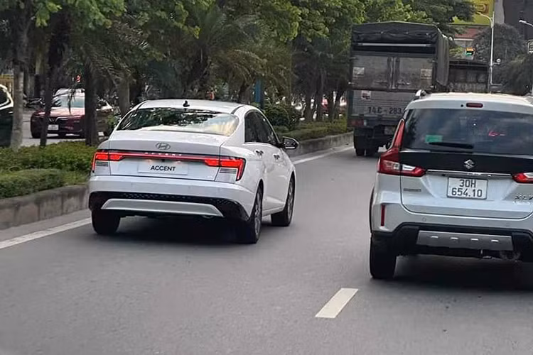 Theo thông tin mới nhất được các đại lý Hyundai tiết lộ, Accent 2024 hoàn toàn mới sắp được ra mắt tại Việt Nam ngay trong cuối tháng 6 hoặc đầu tháng 7 tới đây. Tuy nhiên, thông tin Hyundai Accent 2024 về Việt Nam hiện vẫn chưa được TC Motor xác nhận.