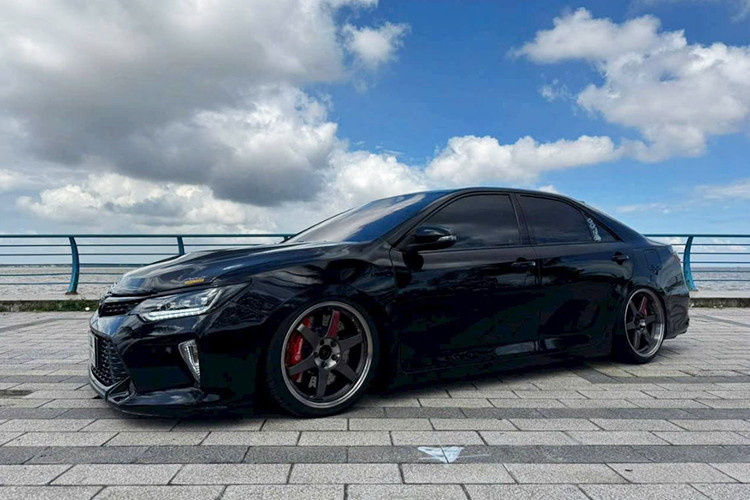 Toyota Camry 2018 dân chơi "độ khủng" rao bán 625 triệu đồng Toyota Camry 2018 dan choi