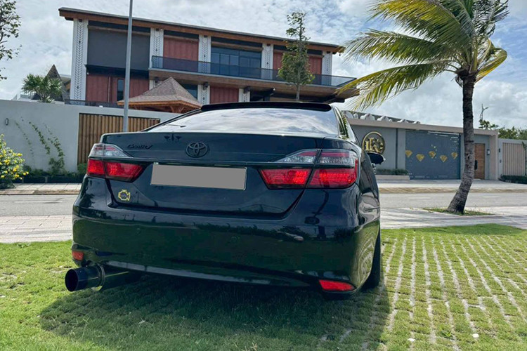 Toyota Camry 2018 dân chơi "độ khủng" rao bán 625 triệu đồng - Hình 10 Toyota Camry 2018 dan choi