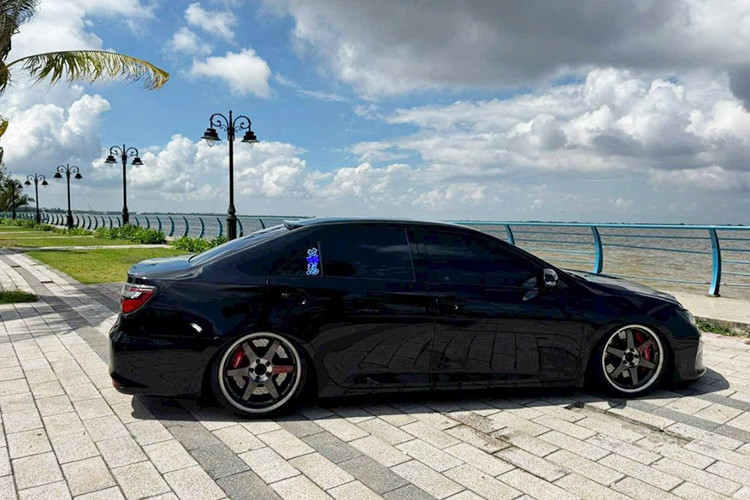 Toyota Camry 2018 dân chơi "độ khủng" rao bán 625 triệu đồng - Hình 2 Toyota Camry 2018 dan choi