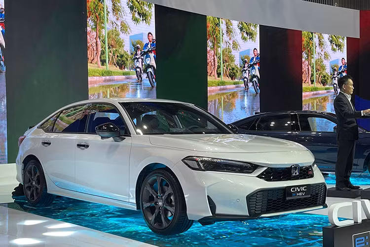 Chi tiet Honda Civic 2025 tai Viet Nam, cao nhat 999 trieu dong-Hinh-9