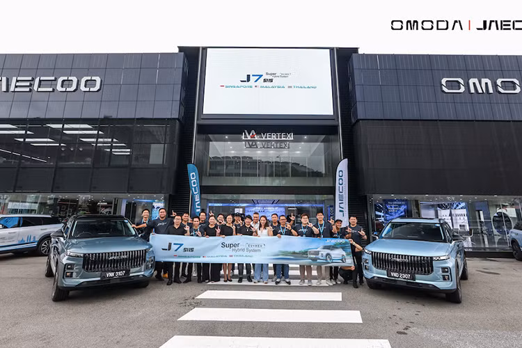 Jaecoo J7 PHEV lap ky luc, do day xang chay toi 1.427,5km