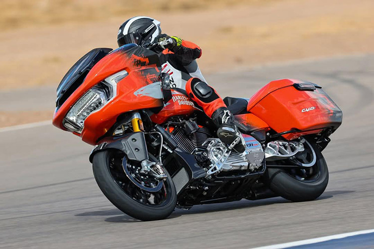 Sieu pham Harley-Davidson Road Glide CVO 