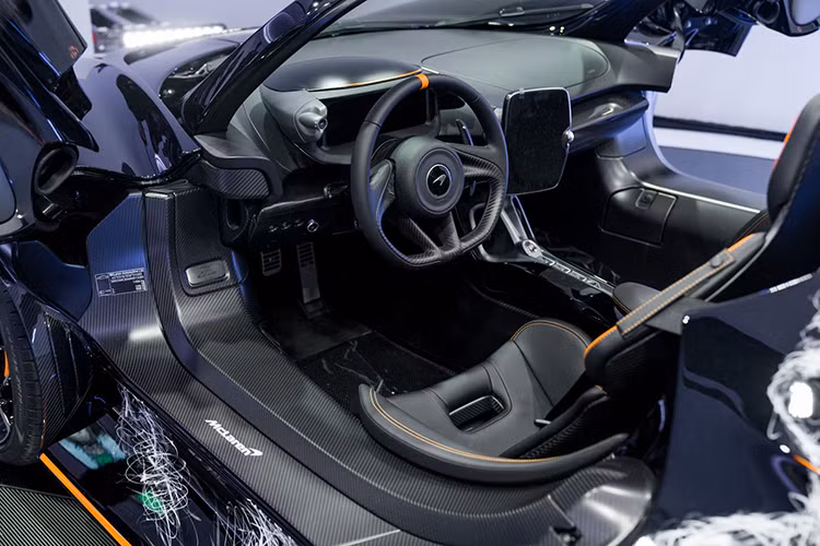 McLaren Elva gan 200 ty va Pagani Huayra tai nha Minh Nhua-Hinh-8