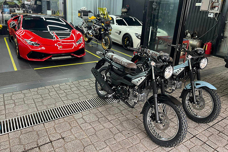 Yamaha PG-1 là mẫu xe máy số địa hình đầy cá tính và đậm chất chơi vừa ra mắt Việt Nam hồi đầu tháng 12/2023. Xe vừa có thể sử dụng để đi lại hàng ngày trong thành phố, vừa có thể dùng để chính phục các cung đường khó trong những chuyến phượt dài ngày. Mức giá xe Yamaha PG-1 tại Việt Nam bán ra chính hãng chỉ 30,5 triệu đồng.