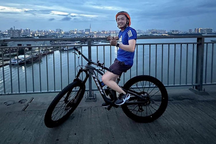 Xe đạp địa hình Trek Slash 9.9 Project On Vào tháng 6/2023, Cường Đô la đã bổ sung chiếc xe đạp địa hình Trek Slash 9.9 Project On vào bộ sưu tập xe 2 bánh của mình. Đây là mẫu xe đạp "hàng thửa" với nhiều chi tiết đến từ các thương hiệu đắt giá, tổng giá trị chiếc xe đạp này lên đến 500 triệu đồng.