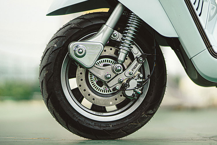 Can canh Lambretta X300 nhap Thai Lan, hon 100 trieu tai Viet Nam-Hinh-7