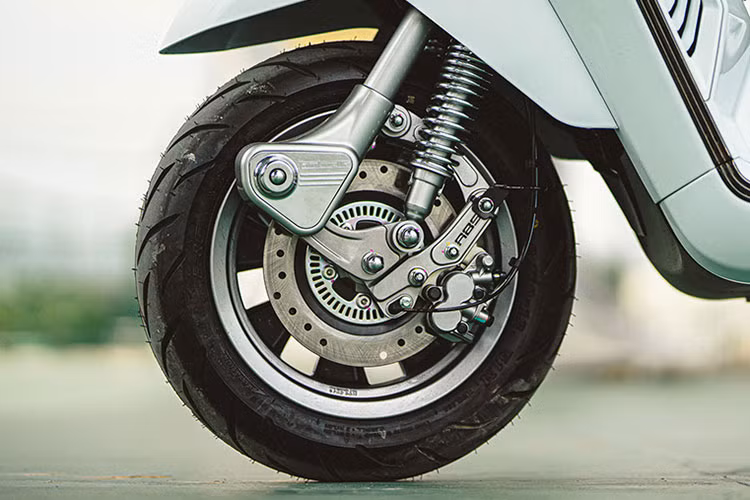 Can canh Lambretta X300 nhap Thai Lan, hon 100 trieu tai Viet Nam-Hinh-7