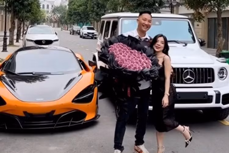 McLaren 720S deo bien 36A-979.79 gia gan 1 ty cua Huan hoa hong