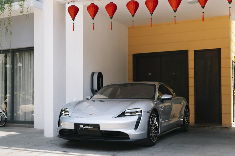 Gan 20 xe dien Porsche Taycan bi trieu hoi tai Viet Nam vi loi pin