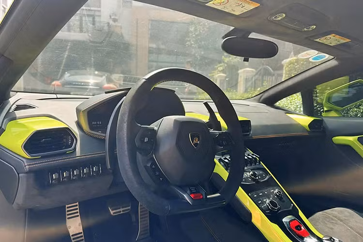 Lamborghini Huracan bien VIP 43A-56789 mat tich 2 nam 