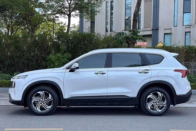 Hyundai SantaFe 2022 may dau chay chan, ban van hon 1 ty dong-Hinh-3