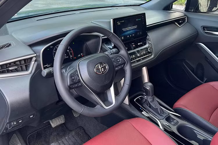 Toyota Corolla Cross 2024 chay 2.000km, lo 100 trieu o Ha Noi-Hinh-7